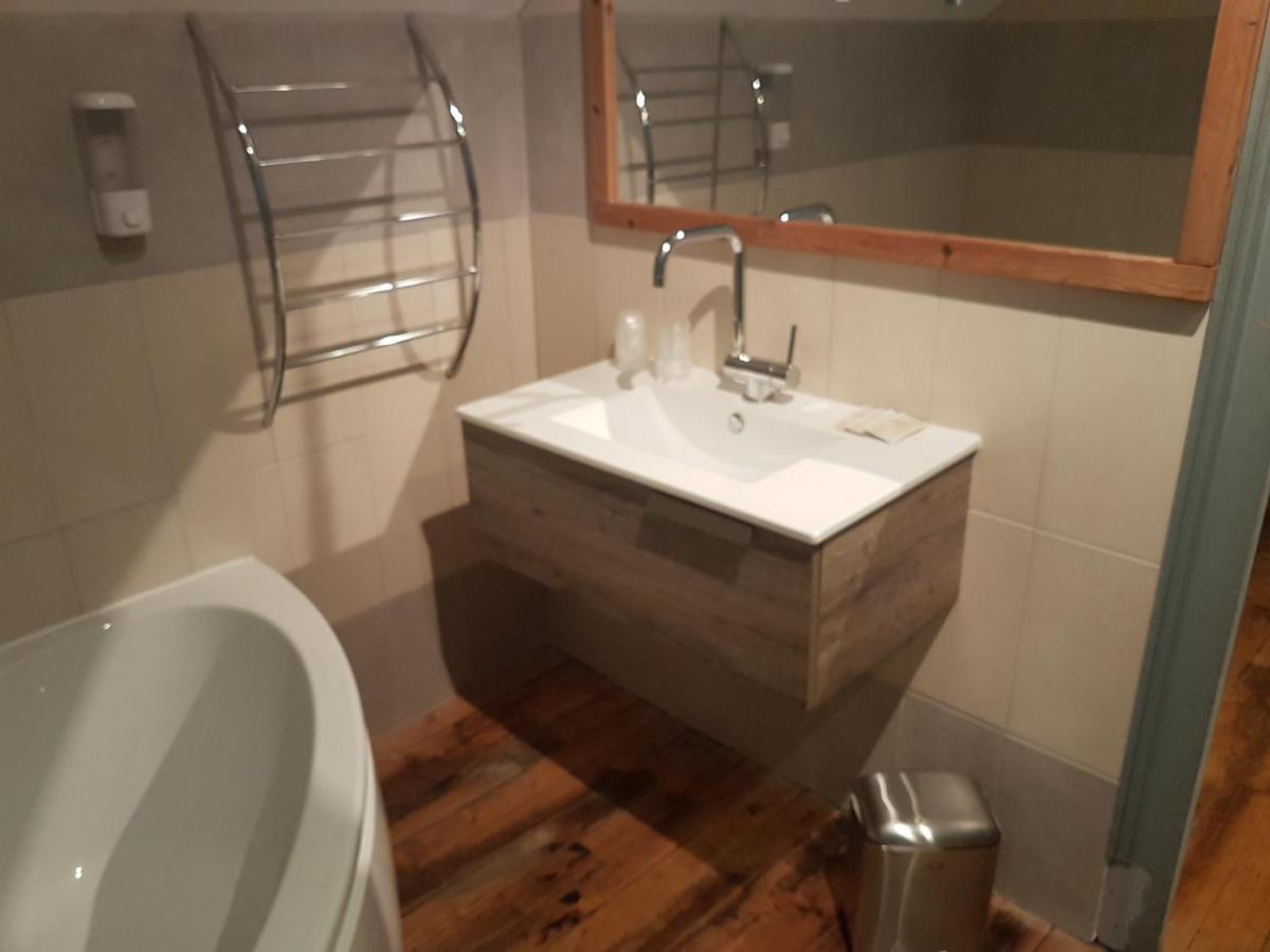 Le Betrot Acomodação com café da manhã Estissac Exterior foto