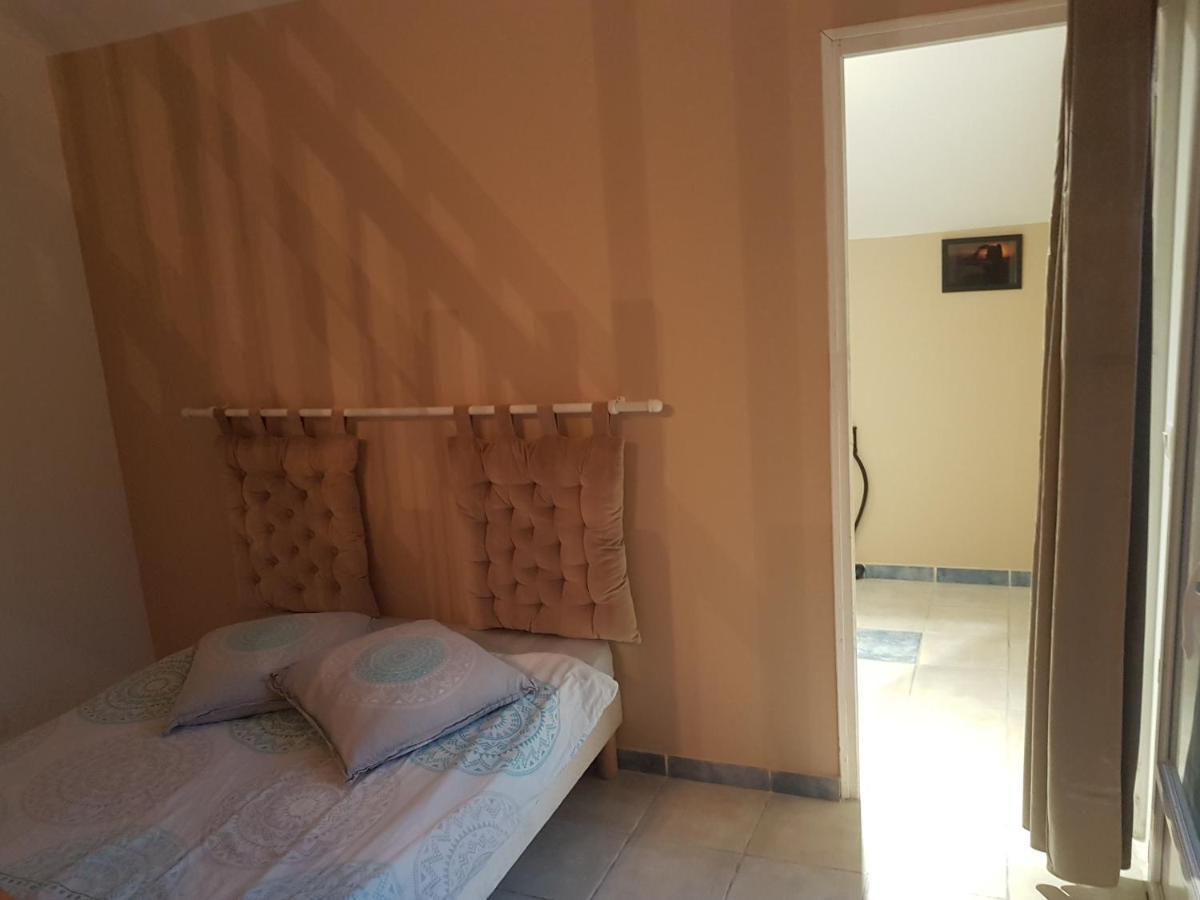 Le Betrot Acomodação com café da manhã Estissac Exterior foto